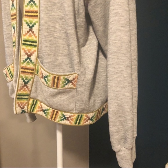 Gray sweatshirt cardigan with woven trim - Picture 5 of 10